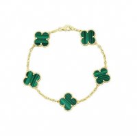 green-green-stones-of-luck-van-cleef-arpels-alhambra-2013_15.jpg
