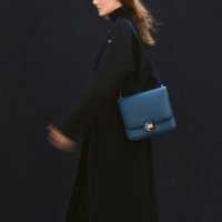 hermes-2002-26-bag--075248CKK7-worn-9-0-0-2200-2200_b.jpg