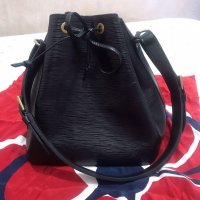 louis_vuitton_epi_noe_1571127081_48005ff9_progressive.jpg