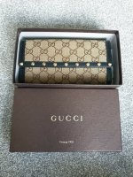 gucci wallet front.jpg