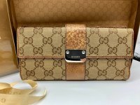 wallet exterior close up.jpg