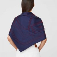 quadrige-perle-triangle-scarf--881601S 01-worn-5-0-0-1700-1700-q50_b.jpg
