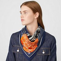 bandana-70-balade-en-berline-application-coeur--943557SC01-worn-5-0-0-260-260_b.jpg