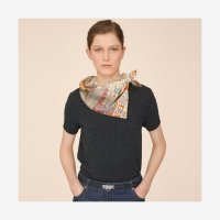 scarf-90--003517S 20-worn-6-300-0-2048-2048.jpg