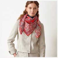 scarf-90--003531S 04-worn-7-50-0-2048-2048.jpg