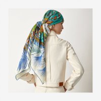 scarf-140--243433S 11-worn-7-300-0-2048-2048.jpg