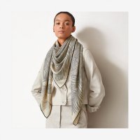 scarf-140--243433S 18-worn-7-300-0-2048-2048.jpg