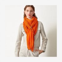 scarf-140--243580S 12-worn-7-300-0-2048-2048.jpg