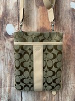 celebrityfashion813 fake coach sig swingpack front.jpg