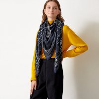 les-cles-bandana-shawl-140--243581S 04-worn-7-0-0-830-830_b.jpg