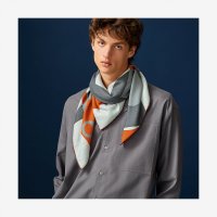 scarf-100--103554T 07-worn.jpg