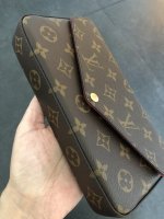 LV - POCHETTE FELICIE  Observations, Close-up, Alignment