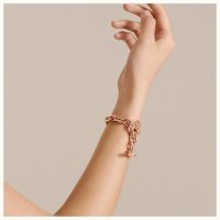 chaine-d-ancre-bracelet-large-model--218830B 00-worn-2-50-0-2200-2200_b.jpg