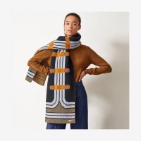 echarpe-tricot-grande-tenue--521729S 02-worn-7-300-0-2048-2048.jpg