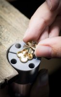 van-cleef-arpels-alhambra-octobre-collection-savoir-faire-06-1680-2650.jpg
