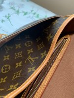 louis_vuitton_vintage_bag_1604825626_f833b21d_progressive.jpg