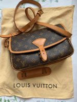 louis_vuitton_vintage_bag_1604825624_95c323d1_progressive.jpg