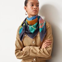 toucans-de-paradis-scarf-90--003560S 06-worn-7-0-0-1700-1700-q99_b.jpg