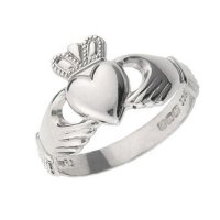 ladies-claddagh-ring-in-platinum.jpg