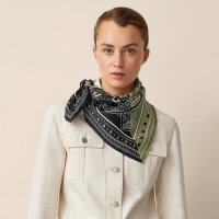 bandana-70-grand-manege-love--183447S 03-worn-7-0-0-1700-1700-q99_b.jpg