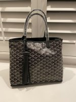 I finally added the Goyard Mini Anjou to my collection! My first Goyard  piece 🥹. : r/handbags