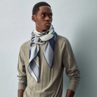 lettres-en-boite-scarf-140--553769T 30-worn-7-0-0-1700-1700-q50_b.jpg