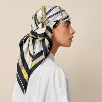 en-roue-libre-wash-scarf-90--073683S 16-worn-7-0-0-1700-1700-q99_b.jpg