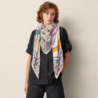 les-roues-de-phaeton-shawl-140--243538S 05-worn-7-0-0-1700-1700-q99_b.jpg