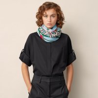 les-roues-de-phaeton-shawl-140--243538S 13-worn-7-0-0-1700-1700-q99_b.jpg