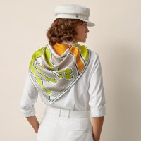 la-danse-des-chevaux-double-face-scarf-90--903576S 06-worn-8-0-0-1700-1700-q99_b.jpg