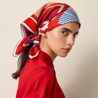 pret-a-porter-scarf-70--983601S 06-worn-7-0-0-1700-1700-q99_b.jpg
