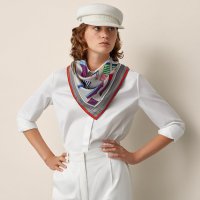 pret-a-porter-scarf-70--983601S 07-worn-7-0-0-1700-1700-q99_b.jpg