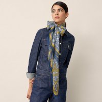carre-140-mousseline-mors-et-gourmettes-remix--343731S 02-worn-7-0-0-720-720_b.jpg