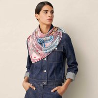 astronomie-astrologie-double-face-scarf-90--903689S 03-worn-7-0-0-1700-1700-q50_b.jpg