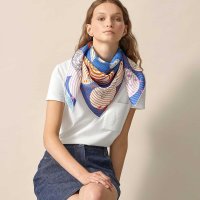 astronomie-astrologie-double-face-scarf-90--903689S 05-worn-7-0-0-1700-1700-q50_b.jpg