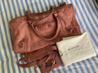 balenciaga_part_time_giant_gold_hardware_1575353150_750bb3db_progressive.jpg