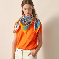 rencontres-heureuses-scarf-90--003733SU01-worn-7-0-0-1700-1700-q99_b.jpg