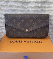 LV - POCHETTE FELICIE  Observations, Close-up, Alignment