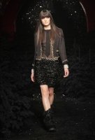 sys-master-content-h8f-h28-9173632843806look-052-fall-winter-2021-22-chanel-show (2).jpg