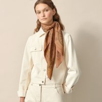 surteint-terracotta-scarf-90--113738SU00-worn-7-0-0-1700-1700-q99_b.jpeg