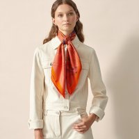 surteint-corail-scarf-90--113736SU00-worn-7-0-0-1700-1700-q99_b.jpg