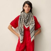 fouets-et-badines-bandana-shawl-140--243420S 09-worn-7-0-0-1700-1700-q99_b.jpg