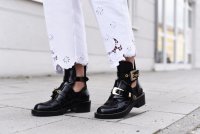 fashiioncarpet-Balenciaga-Ceinture-Ankle-Boots-streetstyle-1050x700.jpg