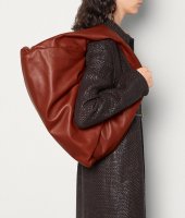 botega shoulder pouch on.jpg