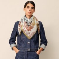 della-cavalleria-favolosa-double-face-scarf-90--903552S 08-worn-7-0-0-1700-1700-q99_b.jpeg
