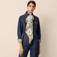 della-cavalleria-favolosa-double-face-scarf-90--903552S 08-worn-8-0-0-1700-1700-q99_b.jpeg