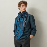 losange-flamboyant-web-grand-modele--433159T 02-worn-2-0-0-1700-1700-q99_b.jpeg