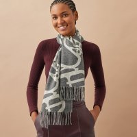 echarpe-boucles-et-camails--259078S 03-worn-2-0-0-1700-1700-q99_b.jpeg
