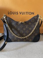 LOUIS VUITTON BOULOGNE 1 Year Wear & Tear Review + What I Carry Daily  (WIMB) 