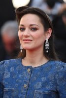 Marion+Cotillard+De+Son+Vivant+Peaceful+Red+CJaNbkjaHsTx.jpg